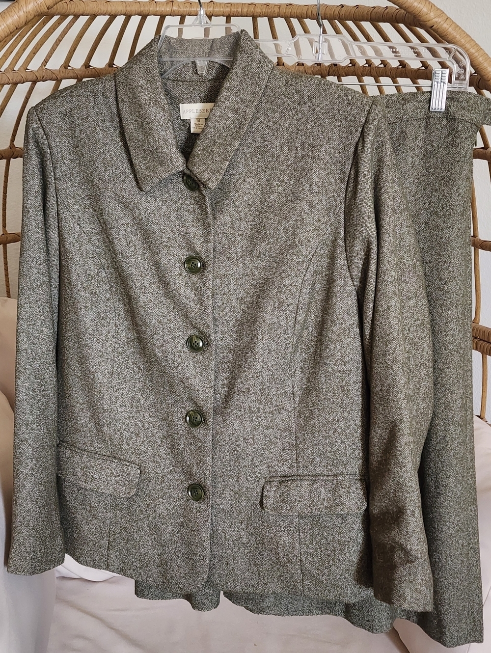 Appleseeds Women's 2 Pc. Suit Button Close Lined. Skirt Has Side Zipper Sz 14